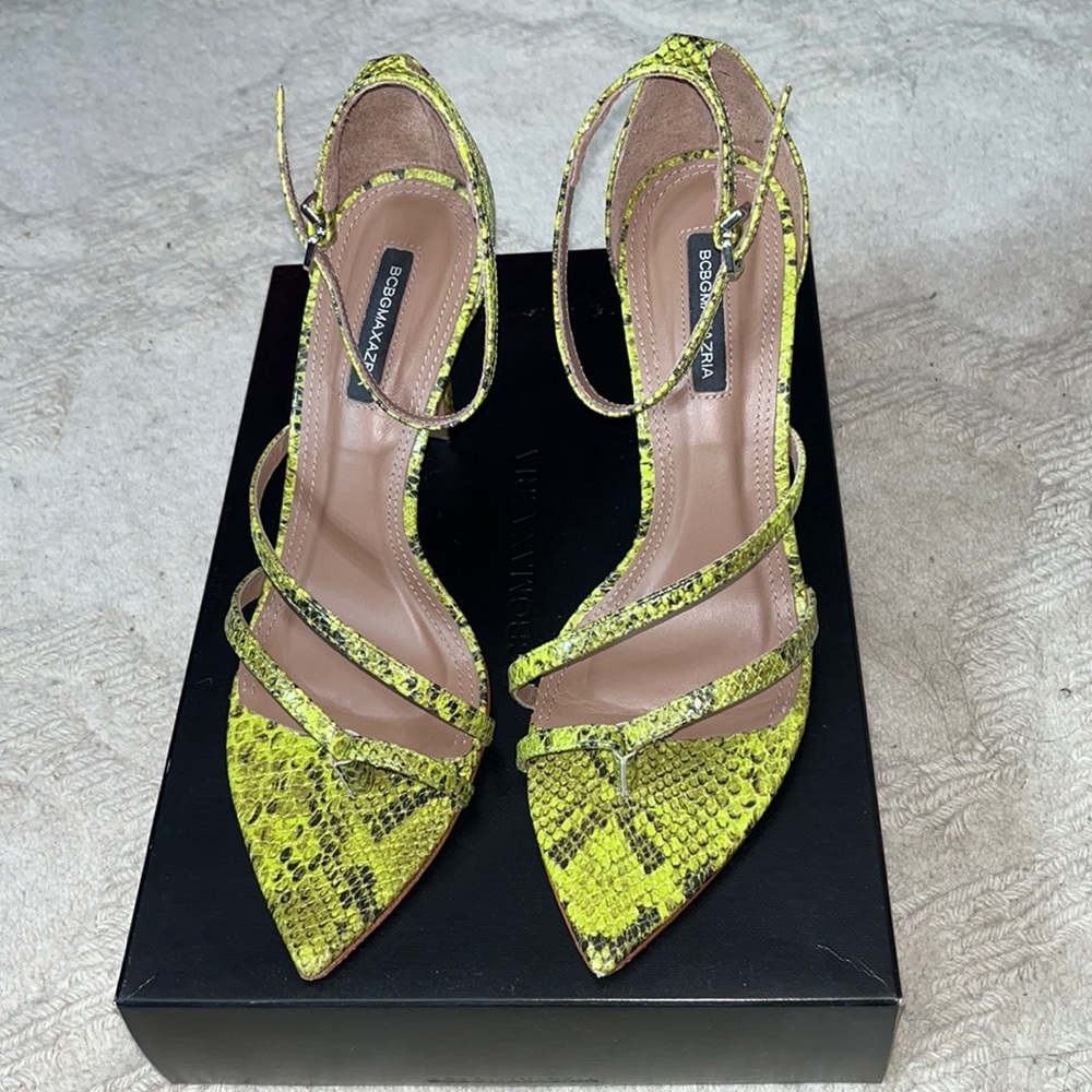 BCBGMAXAZRIA Leather Neón Lime Snake open toe